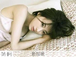 苗条骚女被两个男人任意玩弄，肉棒无套干嫩穴就是要中出：如何理解两性关系中的安全与尊重？